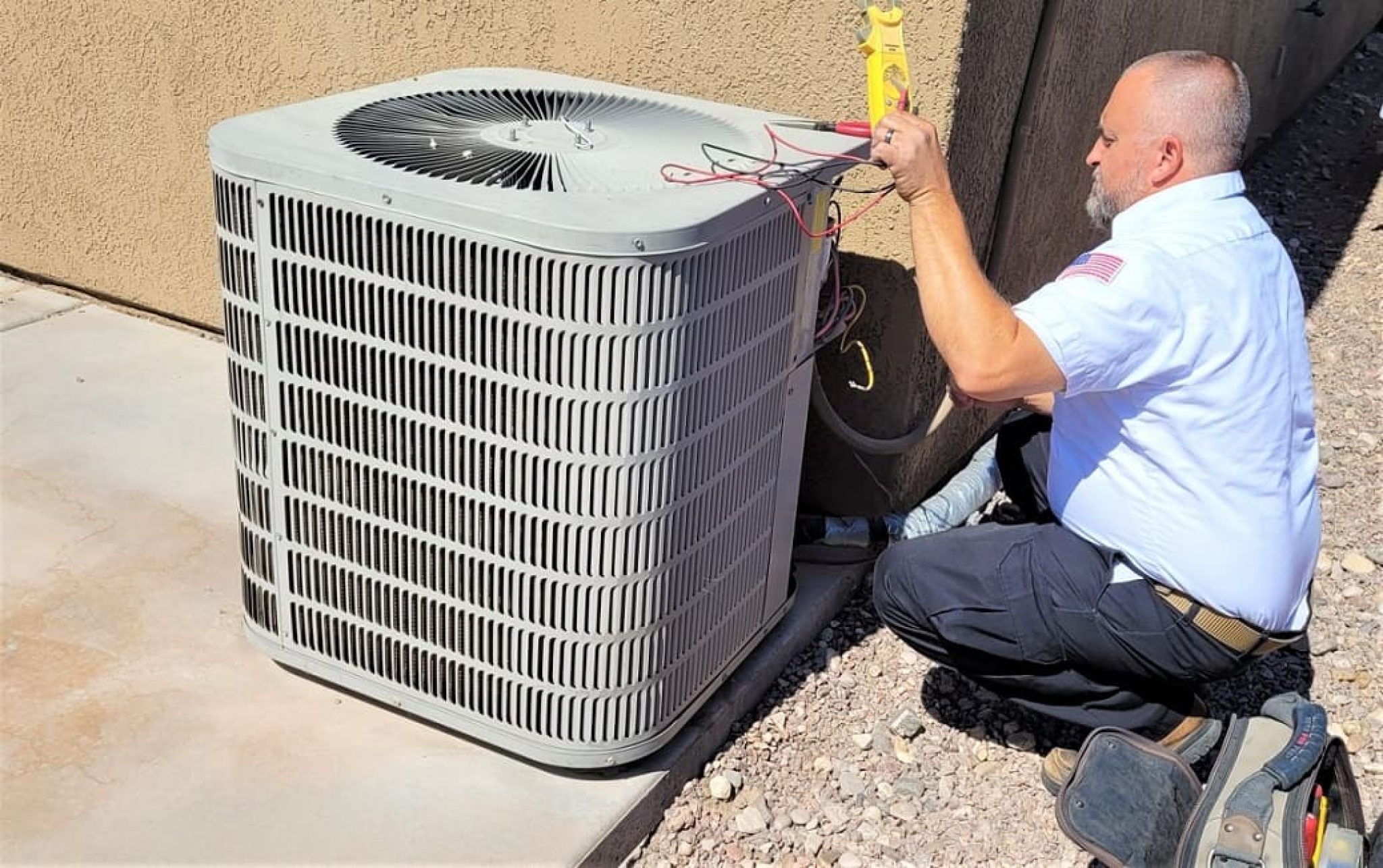 HVAC-contractor-2048x1286.jpg
